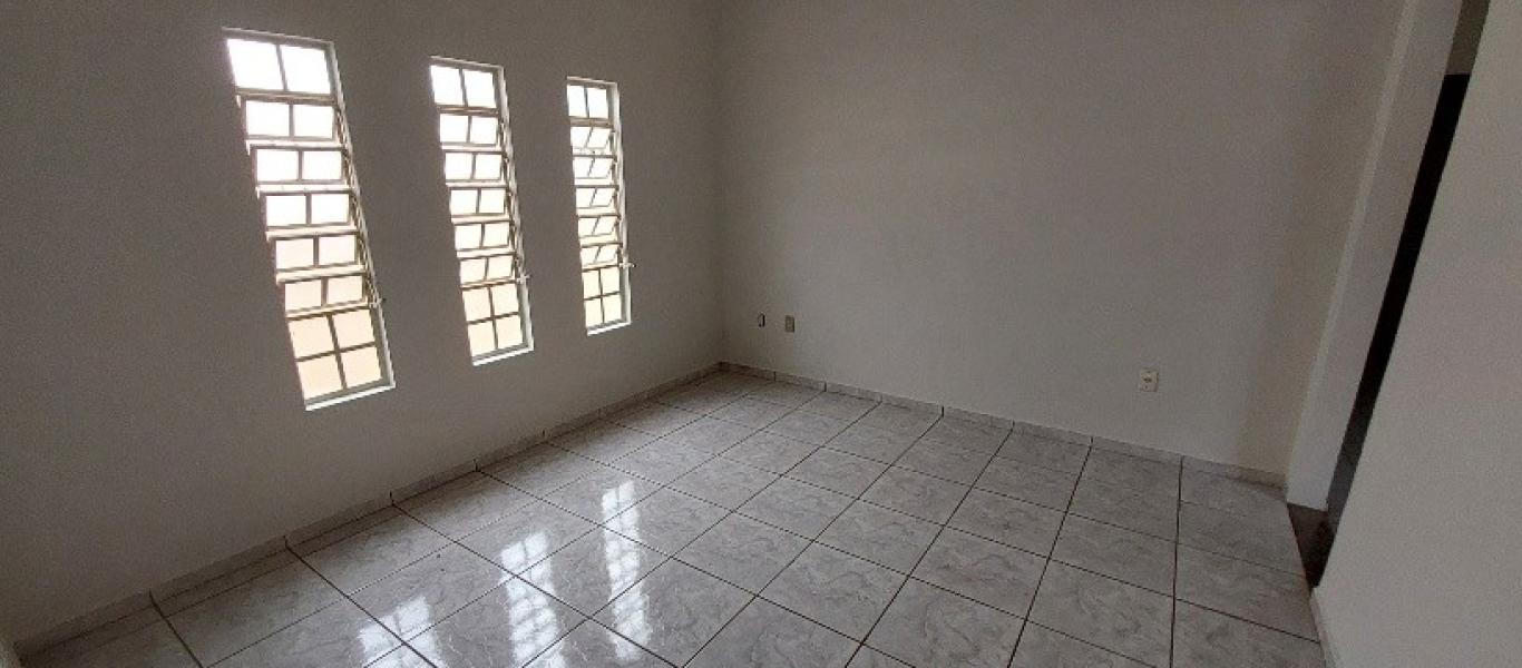 CASA NA Vila Tênis Clube em Assis