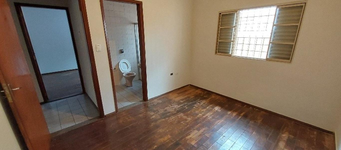 CASA NA Vila Tênis Clube em Assis
