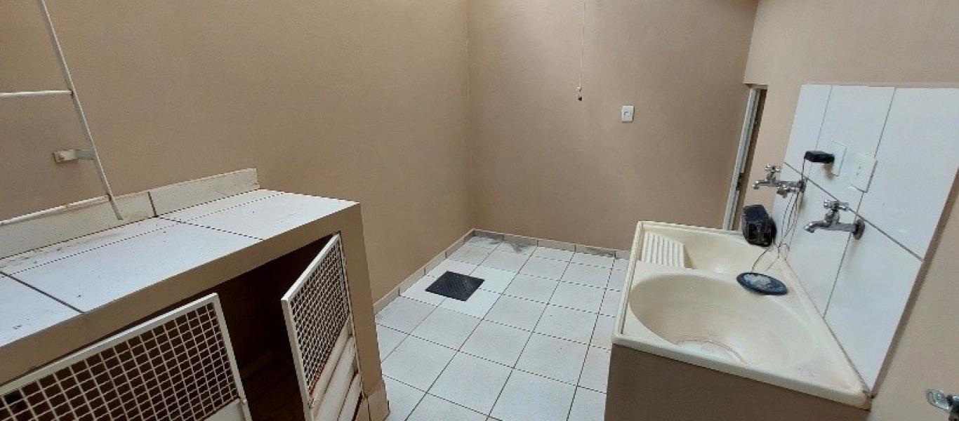 CASA NA Vila Tênis Clube em Assis