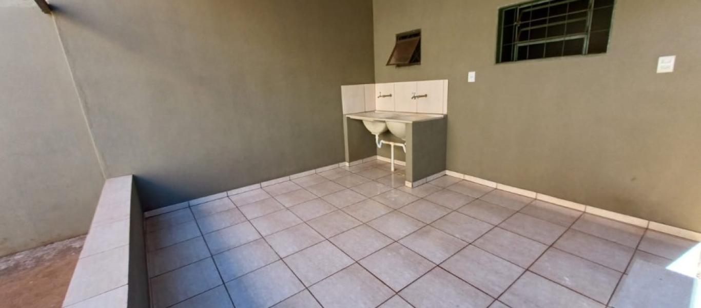 CASA NA Vila Carvalho em Assis