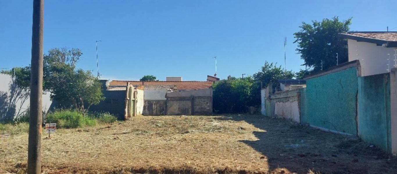 TERRENO NA SANTA CECILIA em Assis