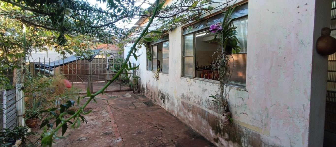 CASA NA Vila Assunta em Cândido Mota