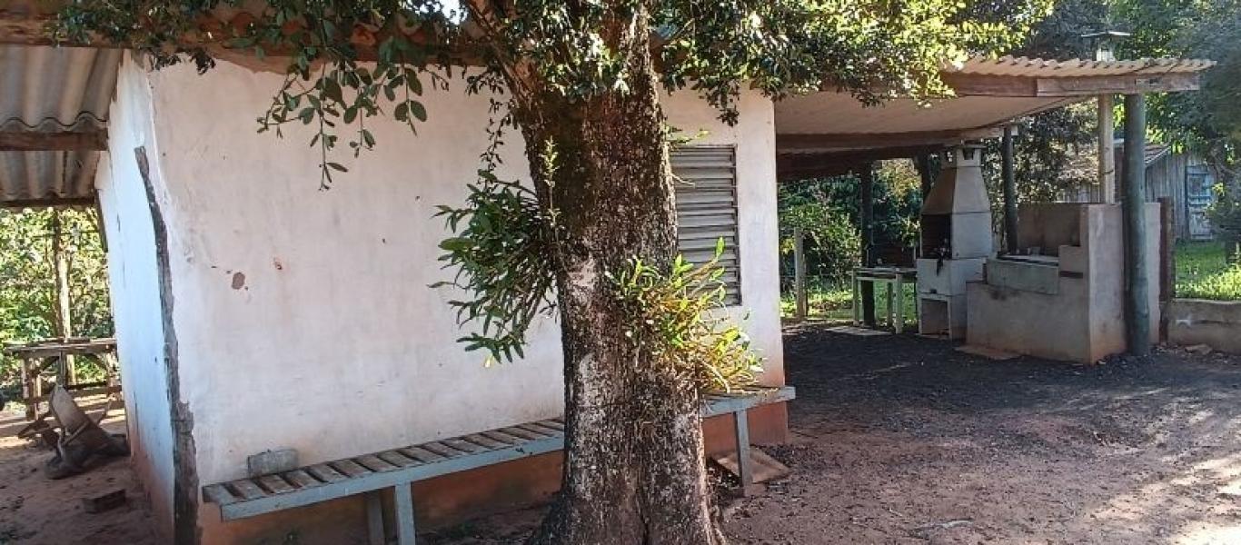 CASA NA ÁGUA DA FAZENDINHA em ASSIS