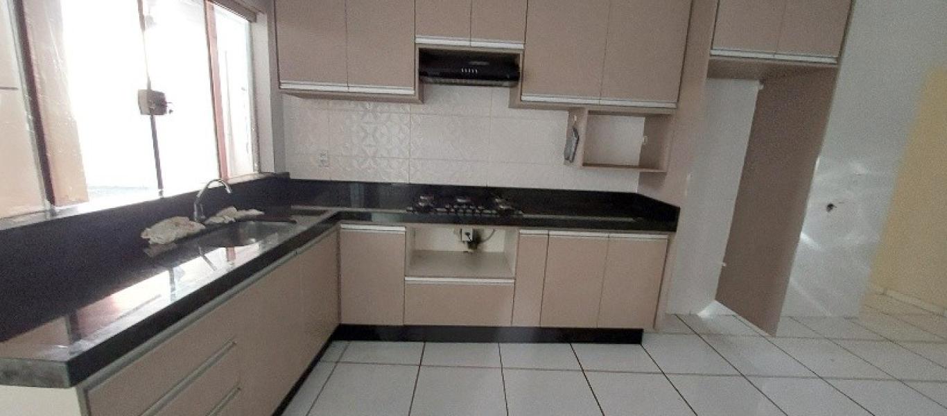 CASA NA Vila Operária em Assis