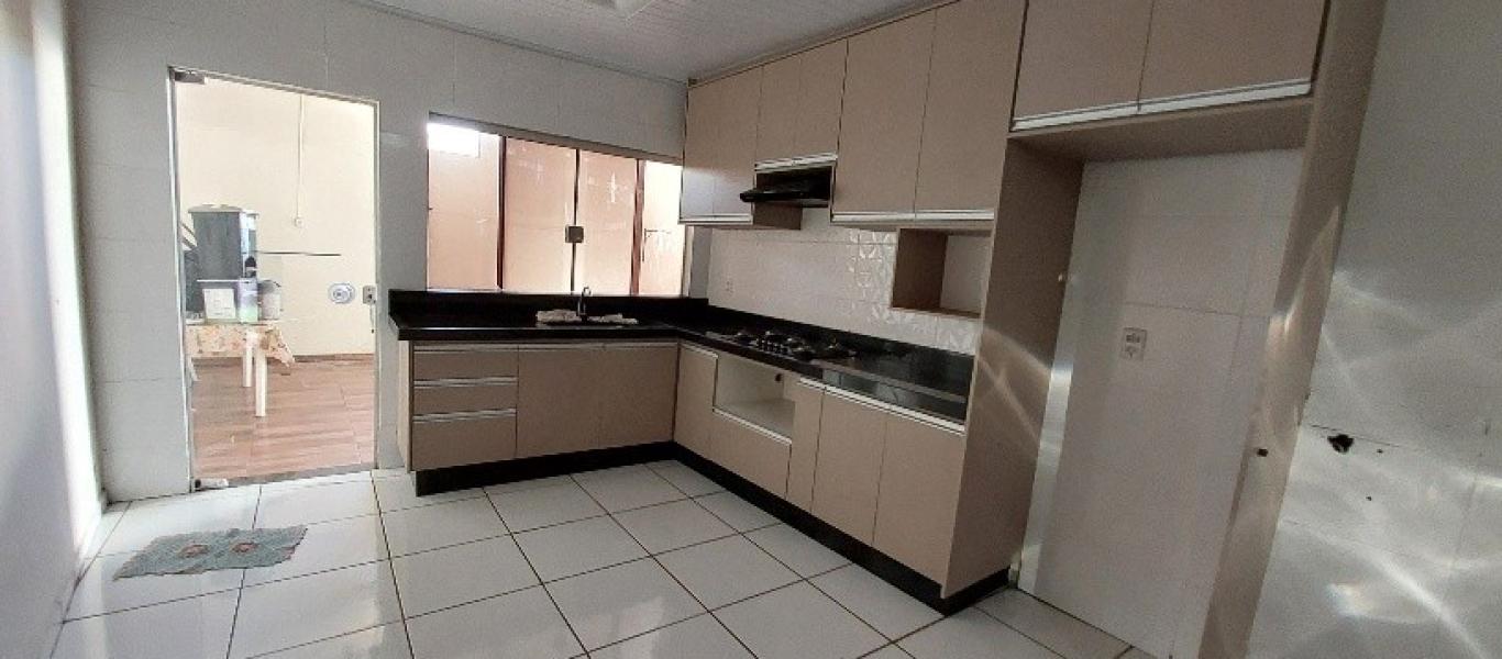 CASA NA Vila Operária em Assis
