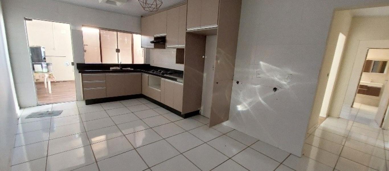CASA NA Vila Operária em Assis
