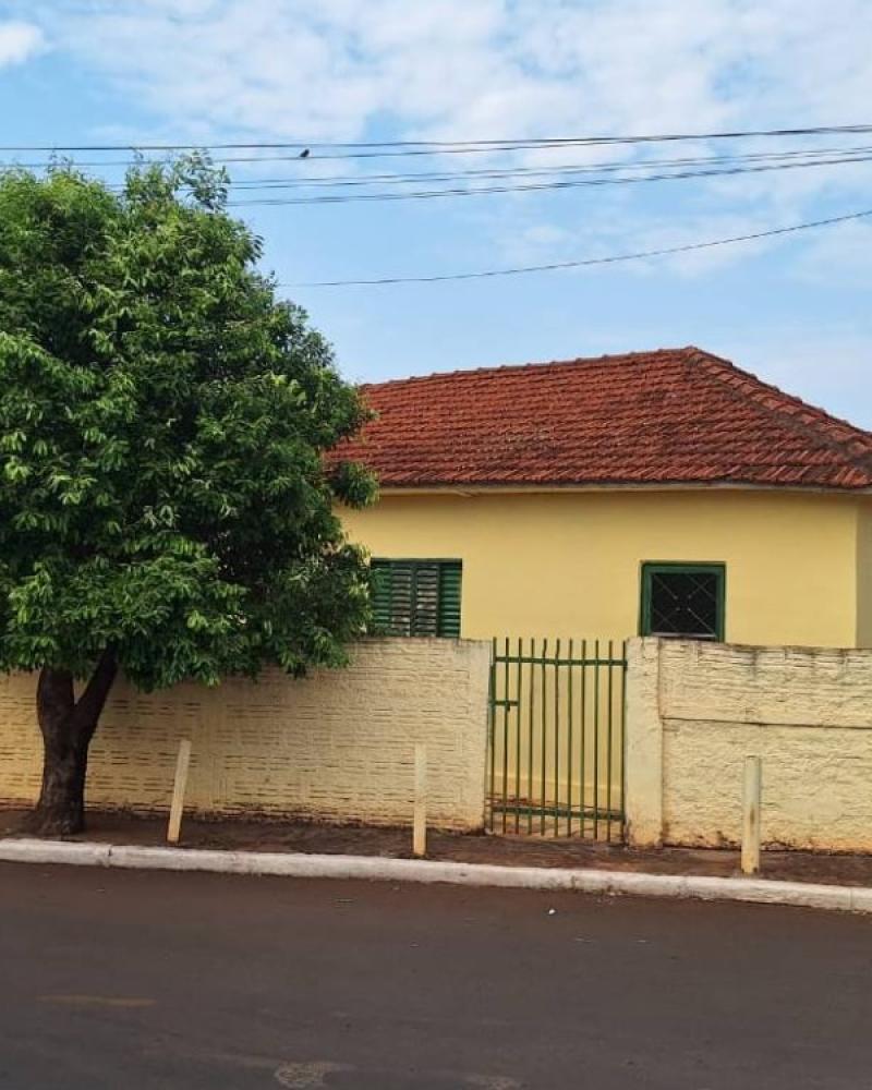 CASA NA CENTRO em CANDIDO MOTA