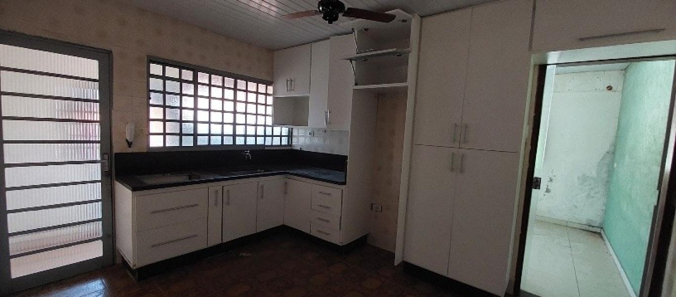 CASA NA VILA PALHARES em Assis