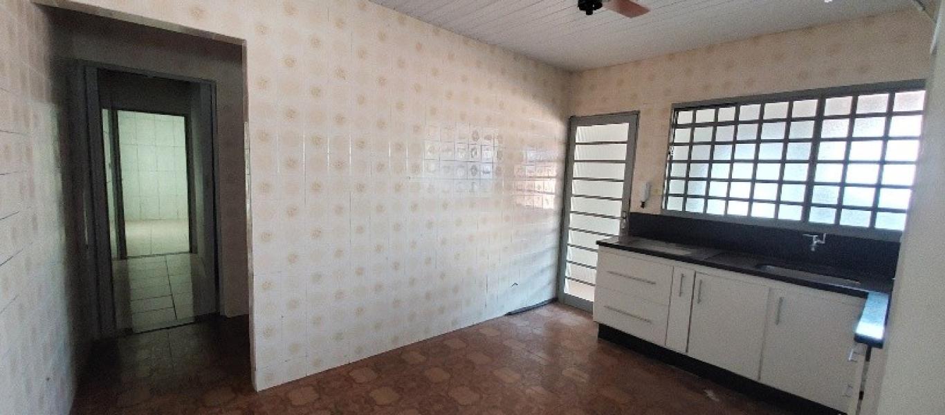 CASA NA VILA PALHARES em Assis