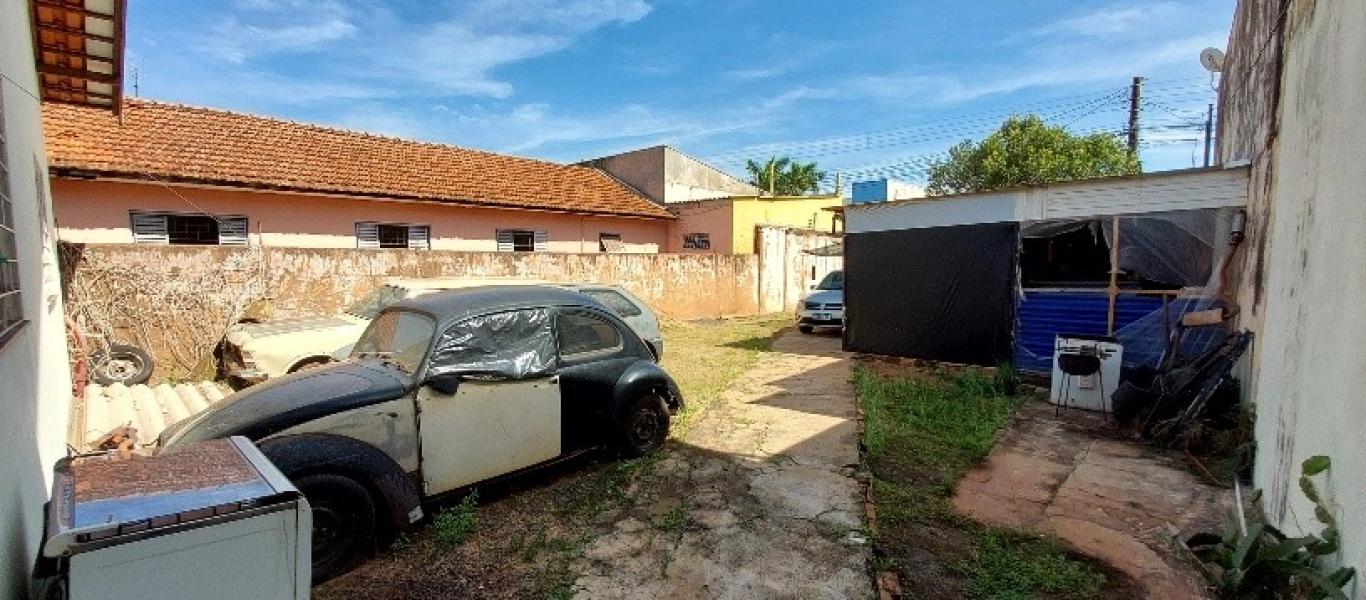 CASA NA Vila Central em Assis