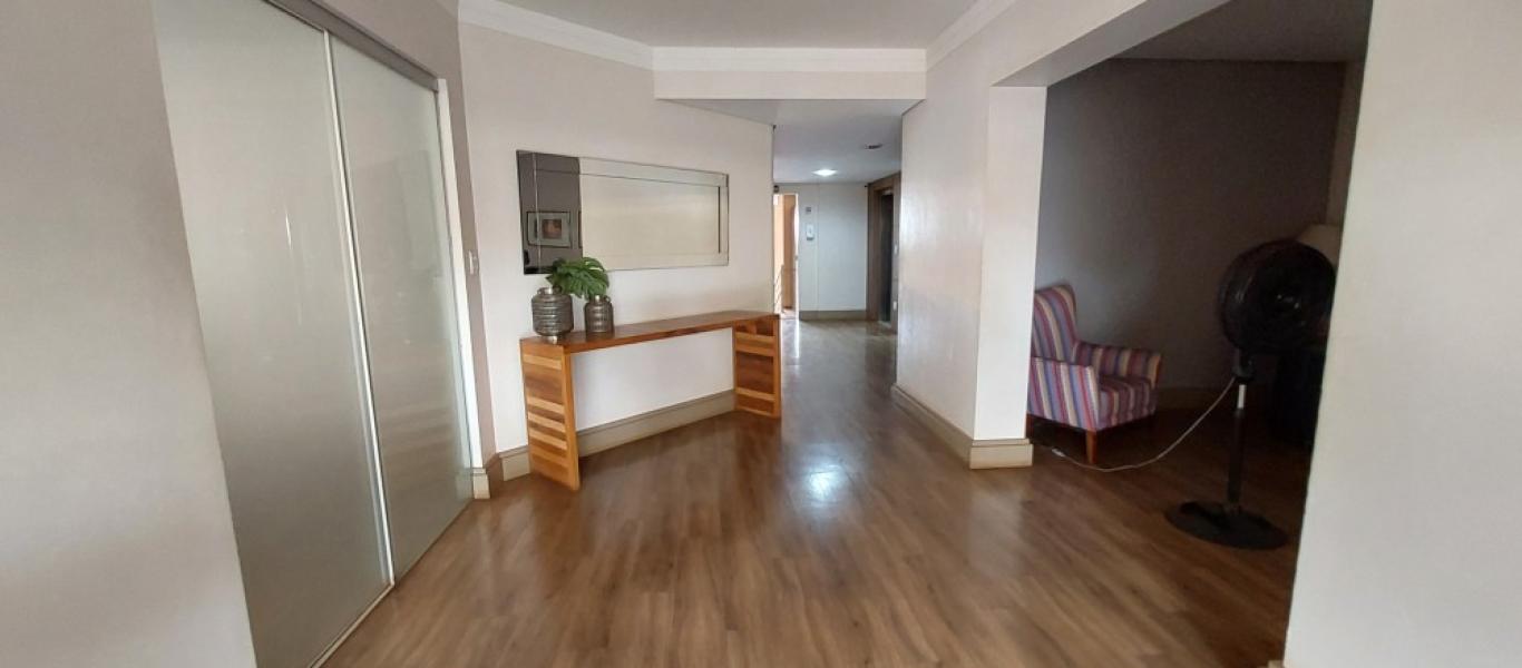 APARTAMENTO No Residencial Royal Park no Centro em Assis