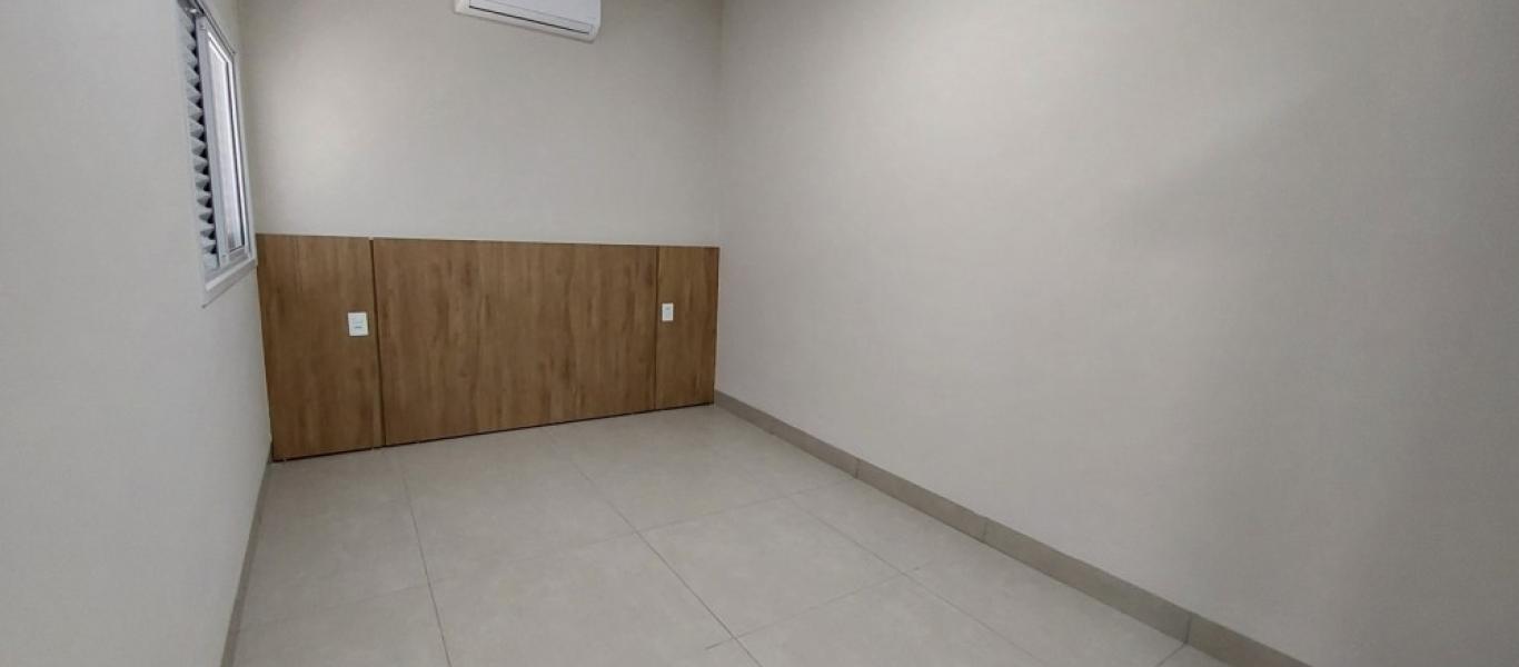 CASA NA Vila Tênis Clube em Assis