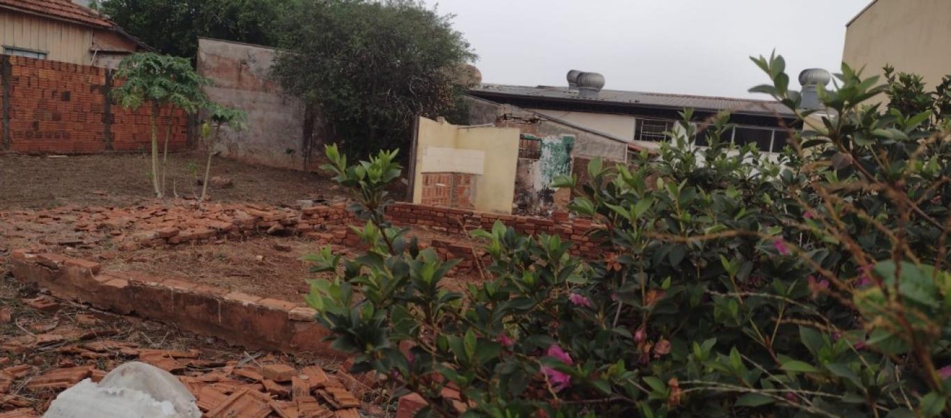 TERRENO NA Vila Santa Cecília em Assis