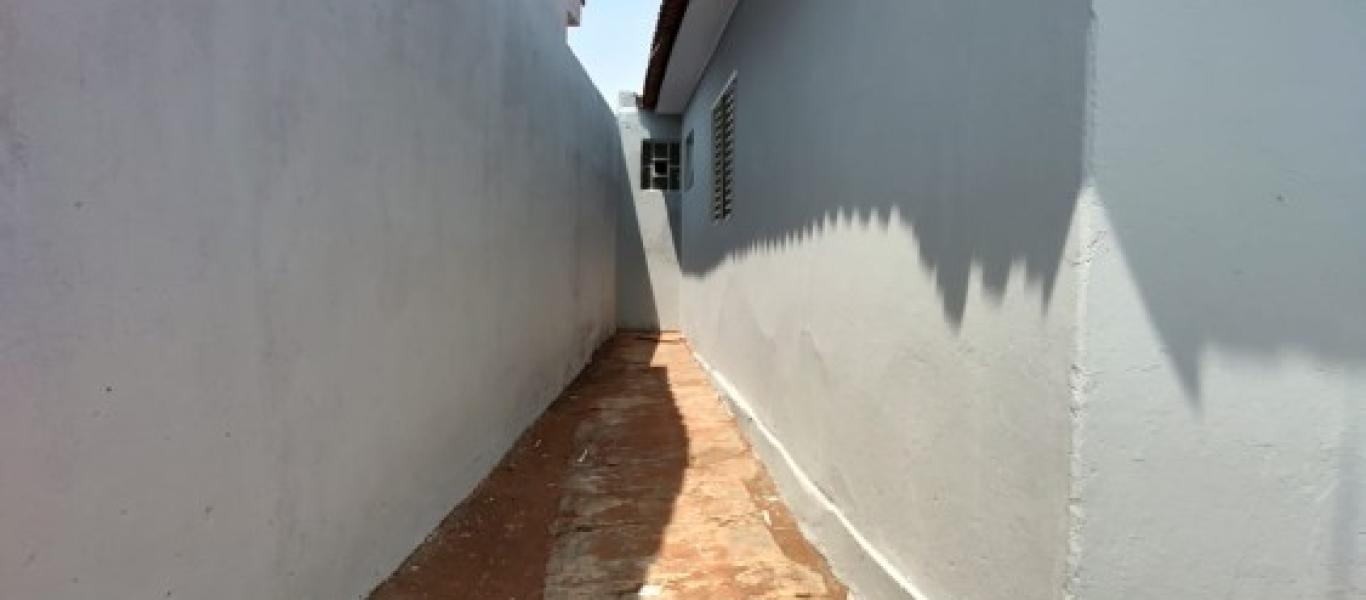 CASA NA Vila Operária em Assis