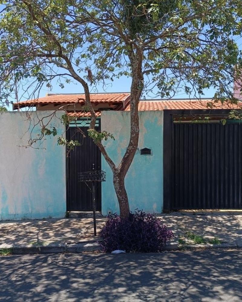 CASA NA Vila Tênis Clube em Assis