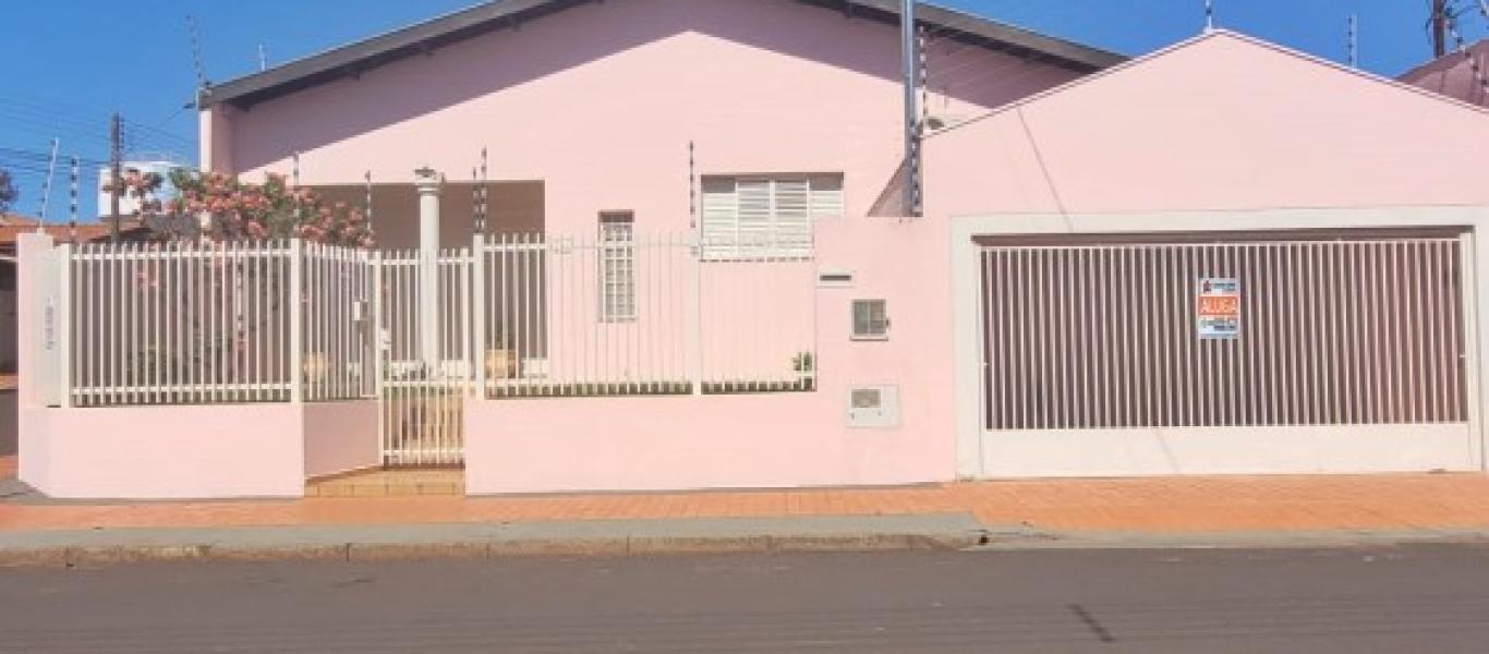 CASA NA VILA PALHARES em Assis