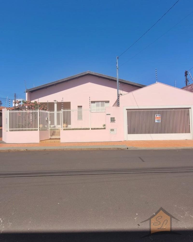 CASA NA VILA PALHARES em Assis