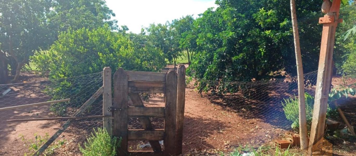 CHÁCARA NA ÁGUA DA PIRAPITINGA em ASSIS