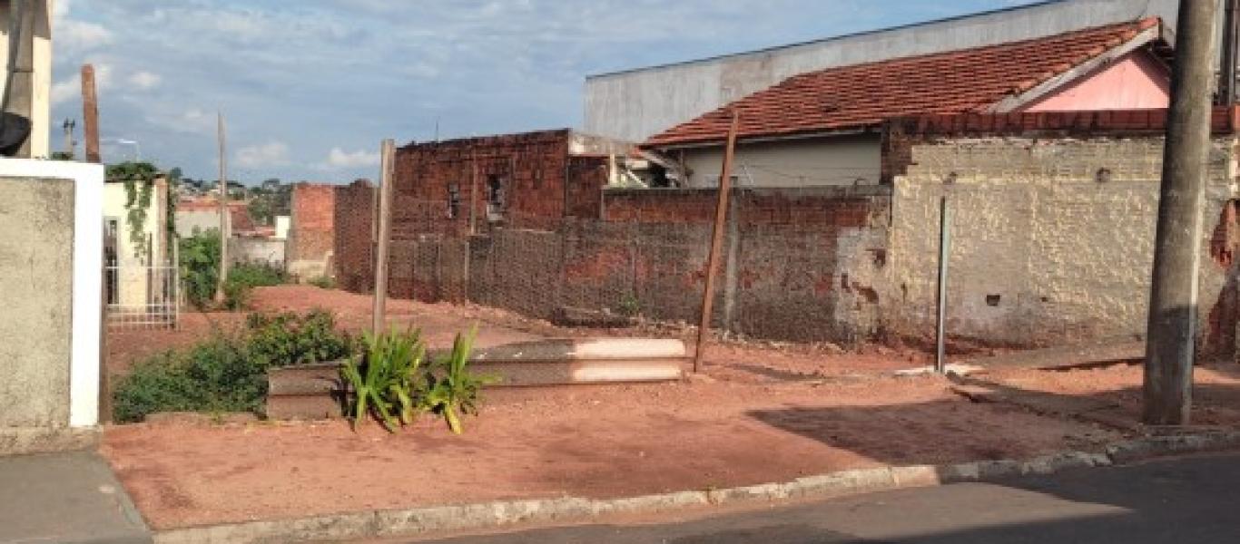 TERRENO NO JARDIM MONTE CARLO  em Assis