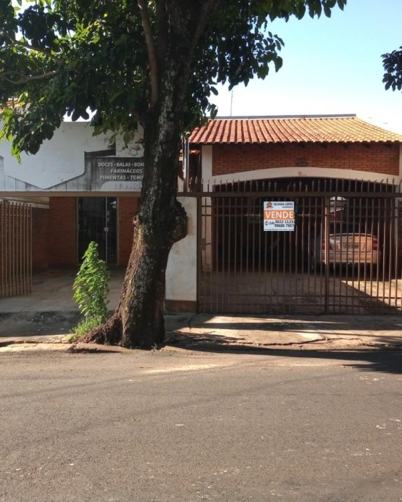 CASA NA Vila Brasileira em Assis