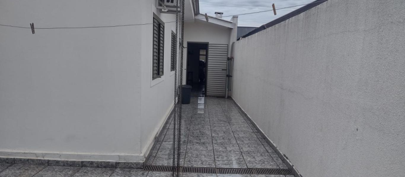 CASA NA Vila Tênis Clube em Assis