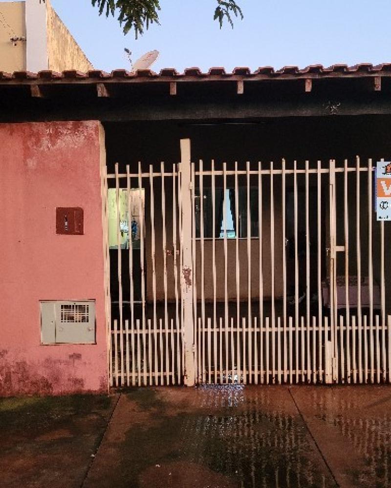 CASA NA VILA DAS ARVORES em Tarumã