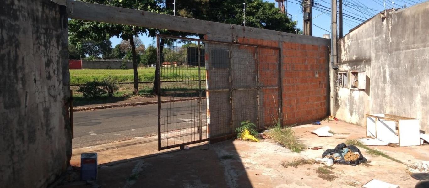 CASA NA Vila Operária em Assis