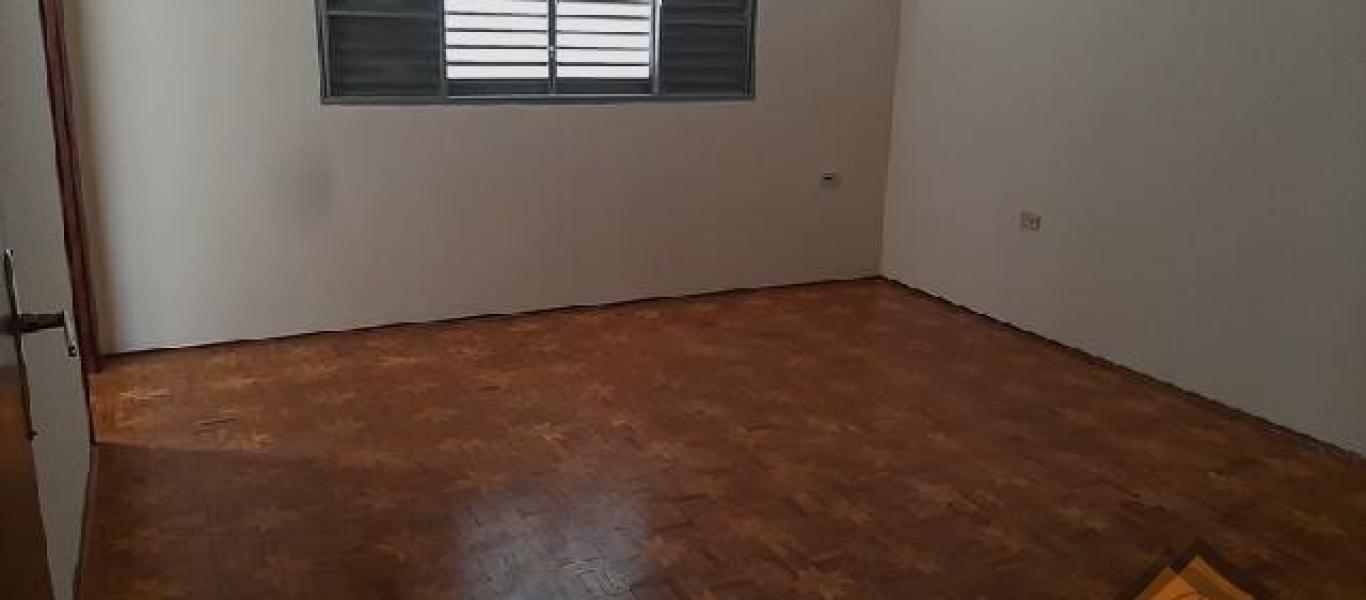 CASA NA Vila Central em Assis