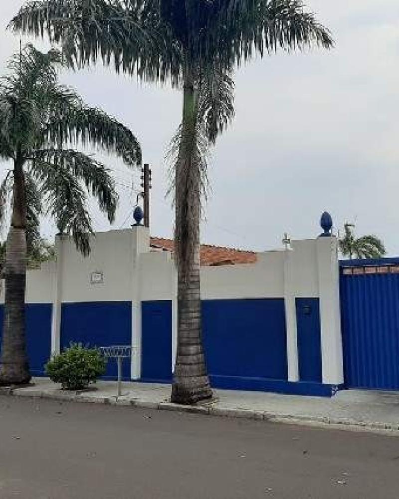 CASA NA Vila Tênis Clube em Assis