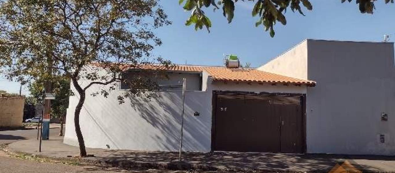 CASA NA VILA DAS ARVORES em Tarumã