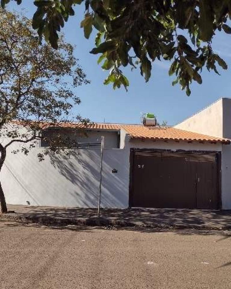 CASA NA VILA DAS ARVORES em Tarumã