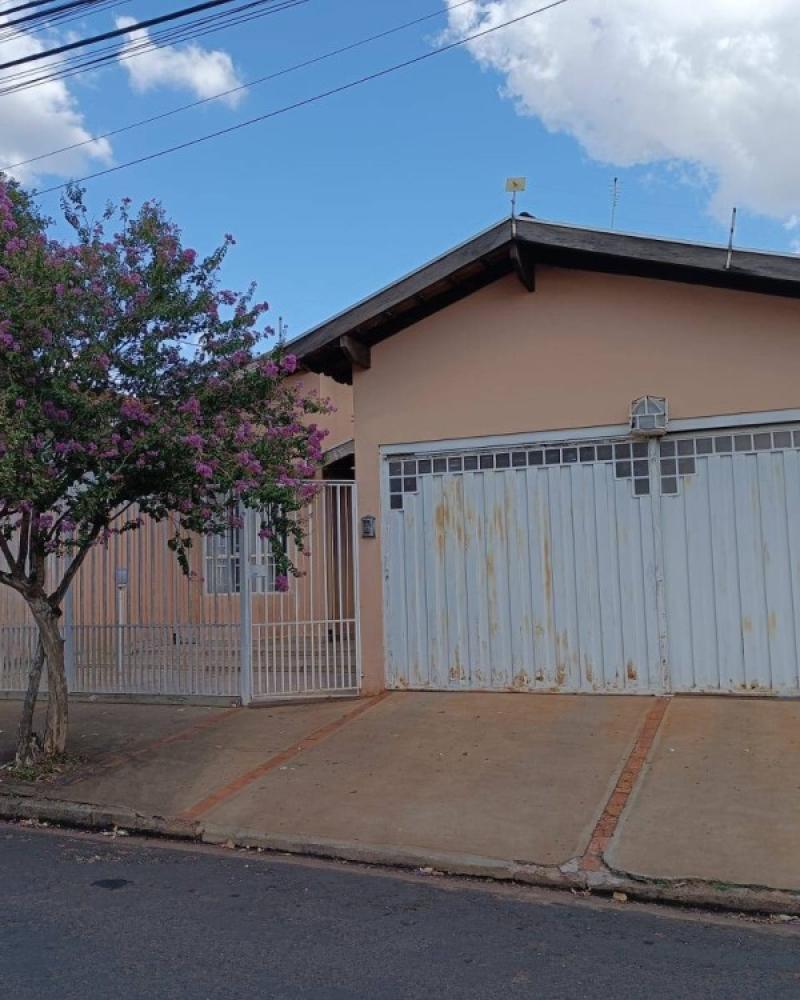 CASA NA Vila Tênis Clube em Assis