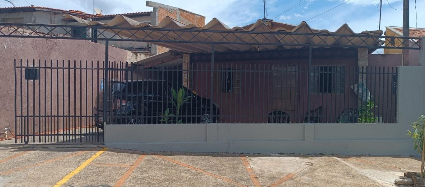 CASA NA Vila São Benedito em Assis