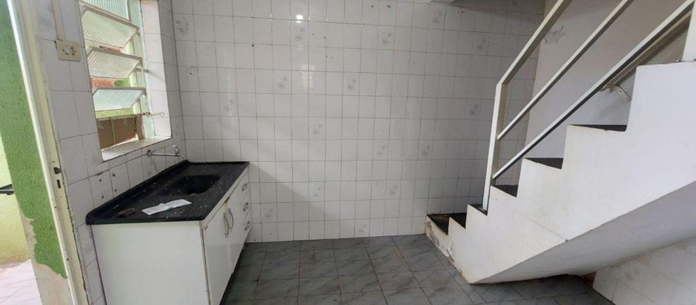 CASA NA Vila Central em Assis