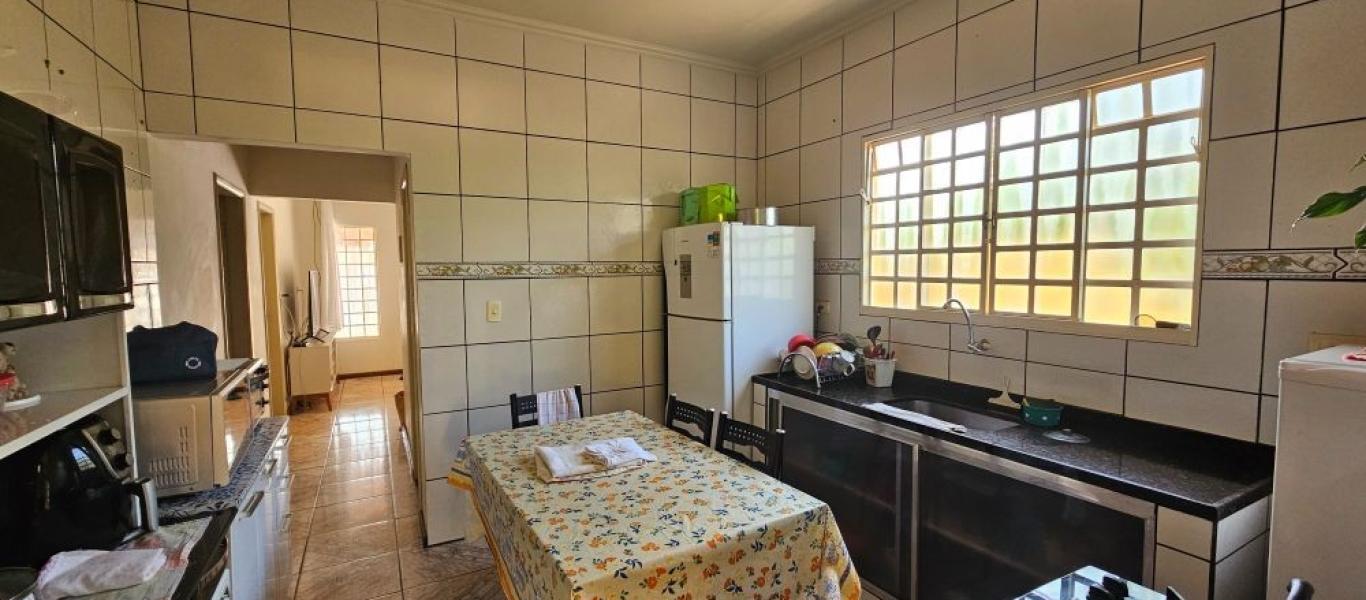 CASA NA Vila Nova Florínea em Assis