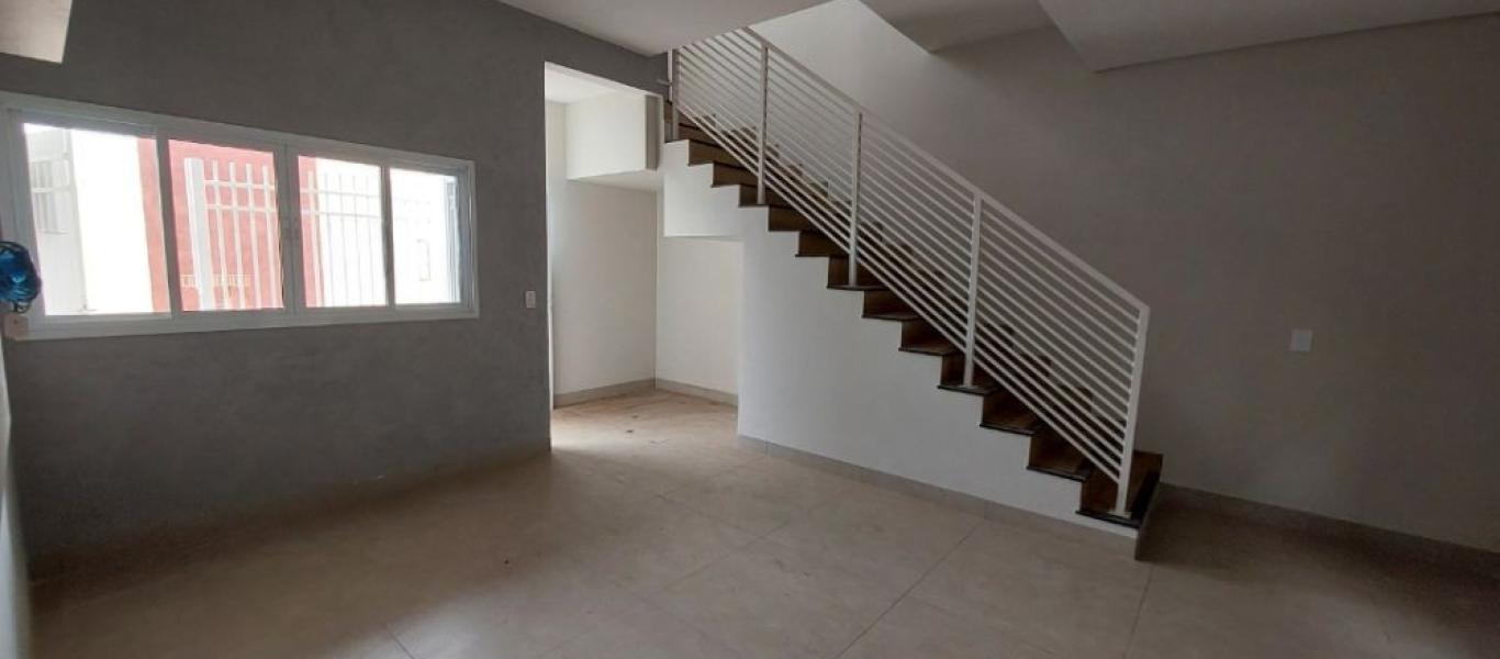 CASA NA Vila Tênis Clube em Assis