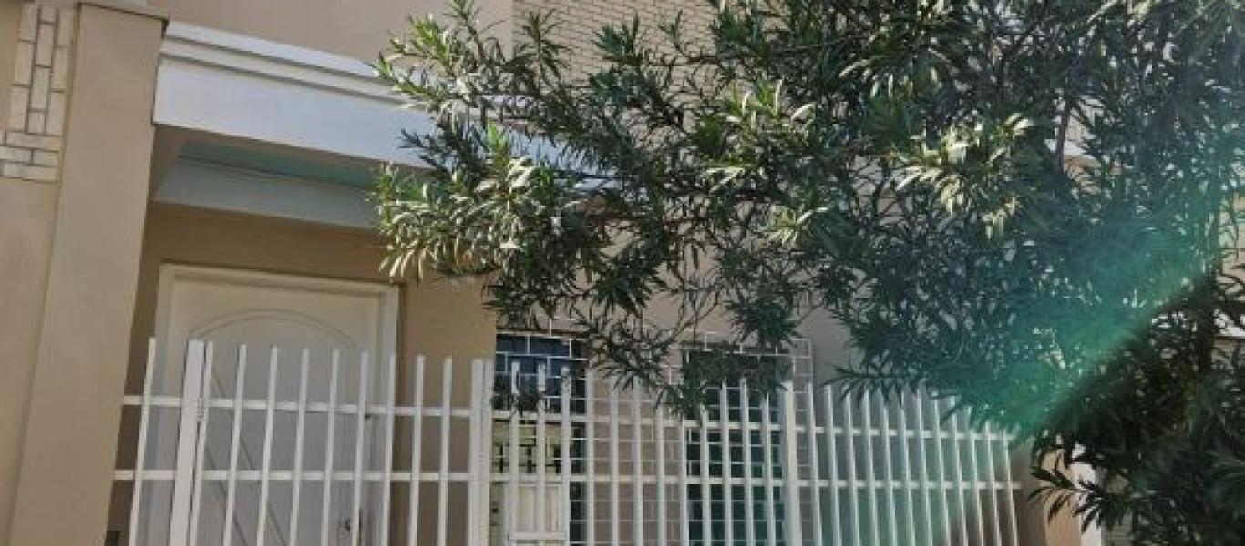 CASA NA Vila Tênis Clube em Assis