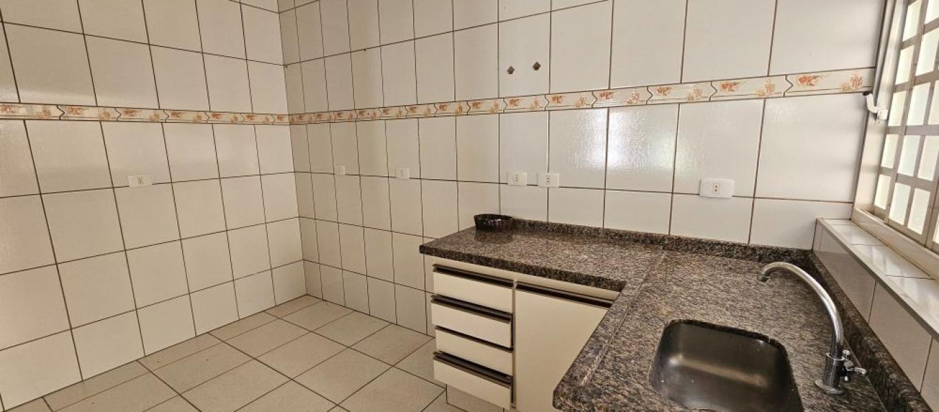 CASA NA Vila Tênis Clube em Assis