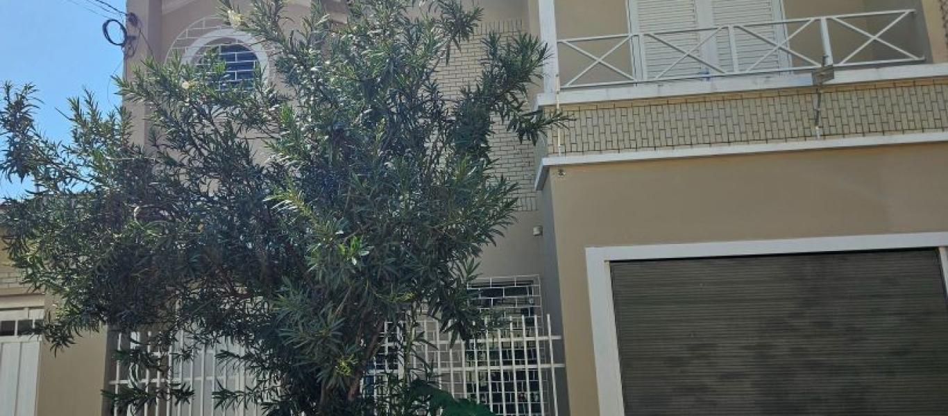 CASA NA Vila Tênis Clube em Assis