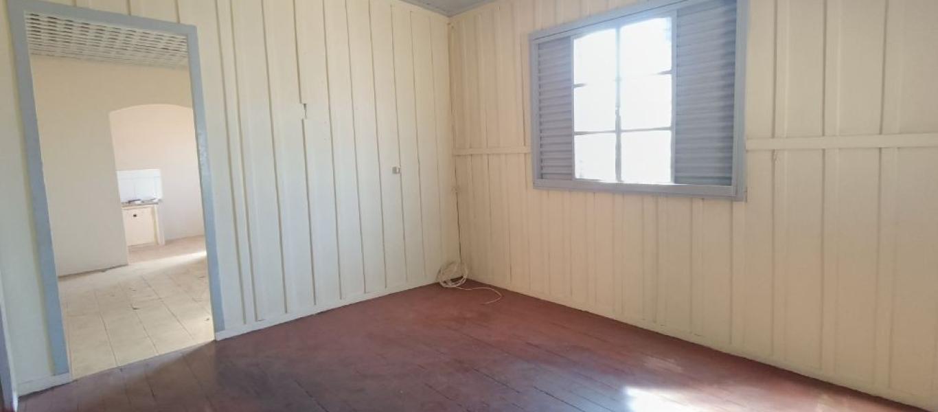 CASA NA Vila Operária em Assis