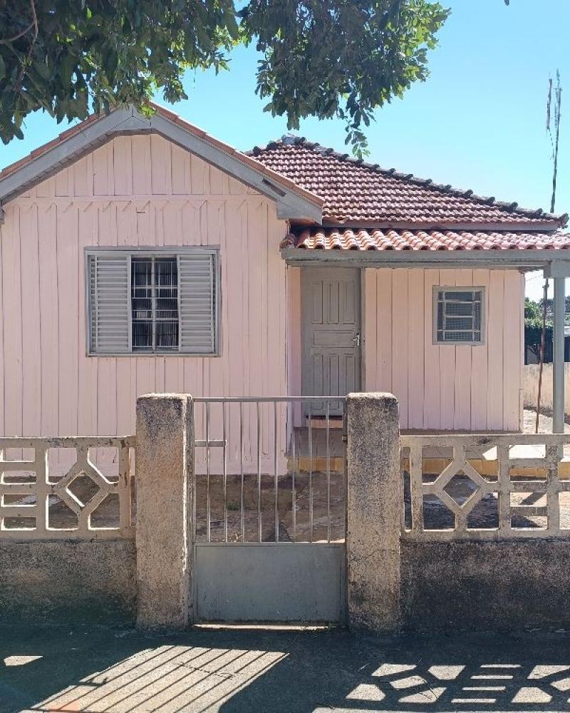 CASA NA Vila Operária em Assis