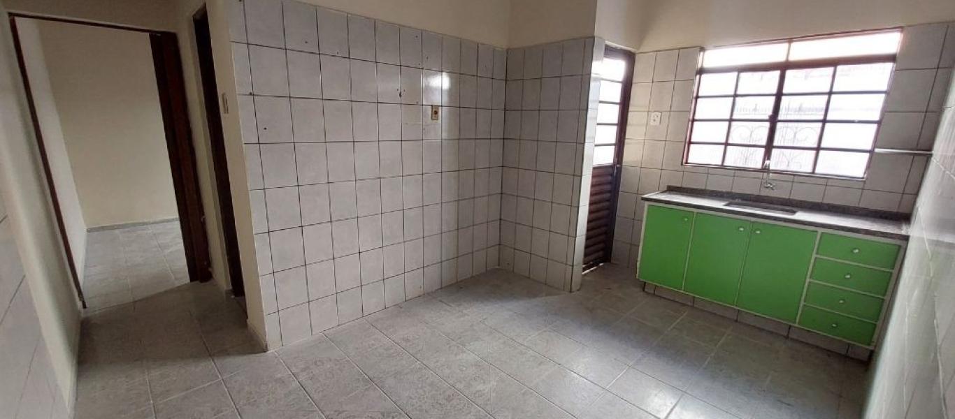 CASA NA Vila Central em Assis