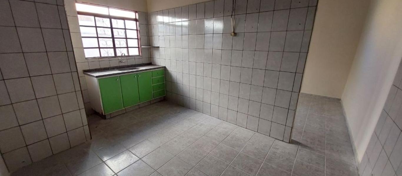 CASA NA Vila Central em Assis