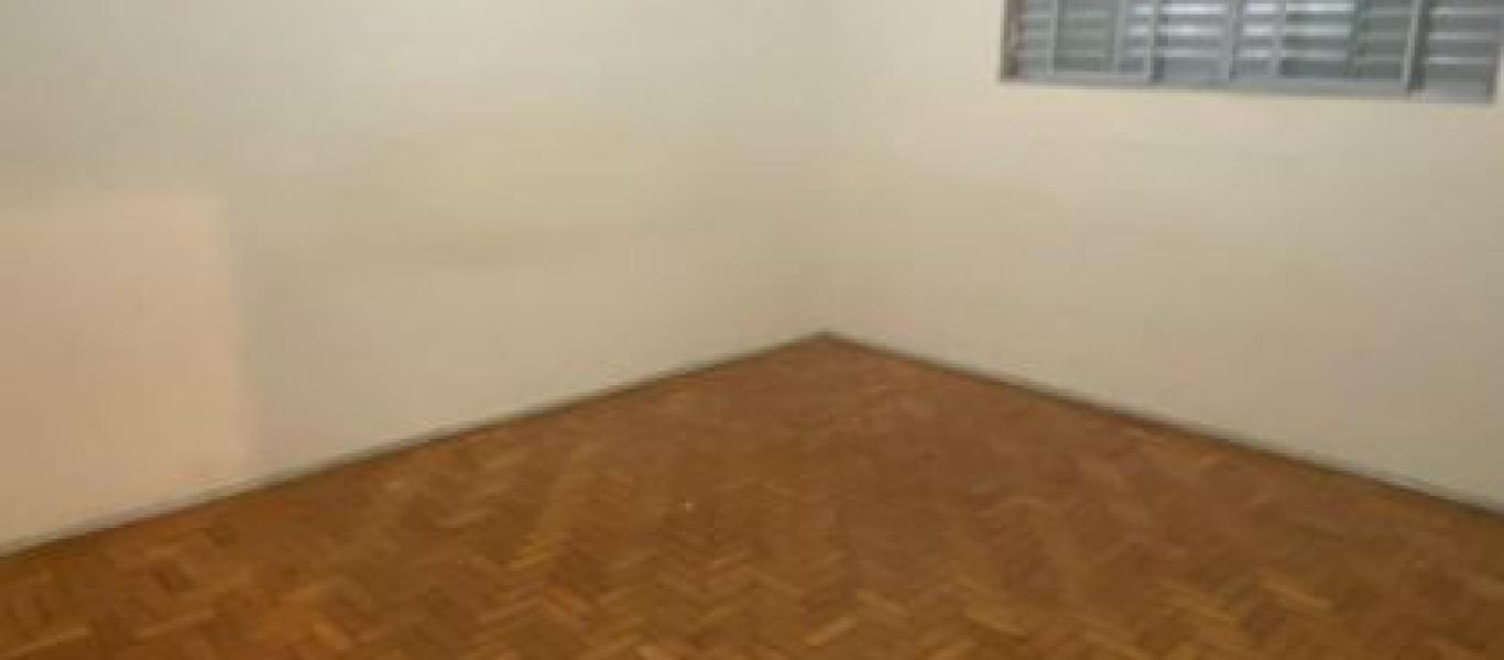 CASA NA Vila Tênis Clube em Assis