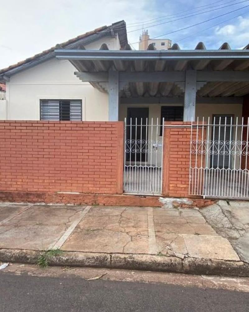 CASA NA Vila Tênis Clube em Assis