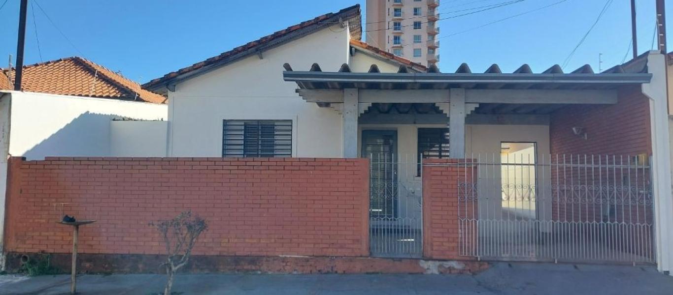 CASA NA Vila Tênis Clube em Assis