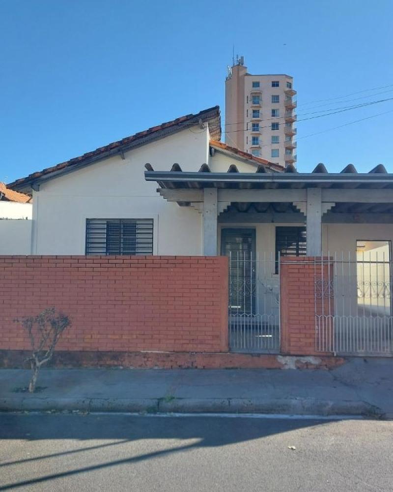 CASA NA Vila Tênis Clube em Assis