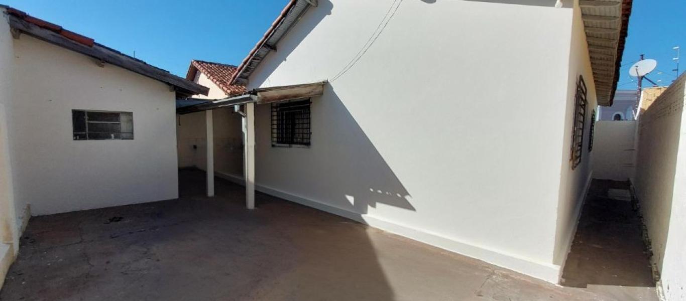 CASA NA Vila Tênis Clube em Assis