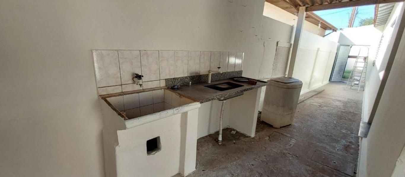CASA NA Vila Tênis Clube em Assis