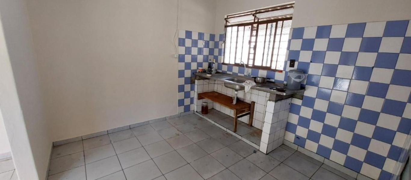 CASA NA Vila Tênis Clube em Assis
